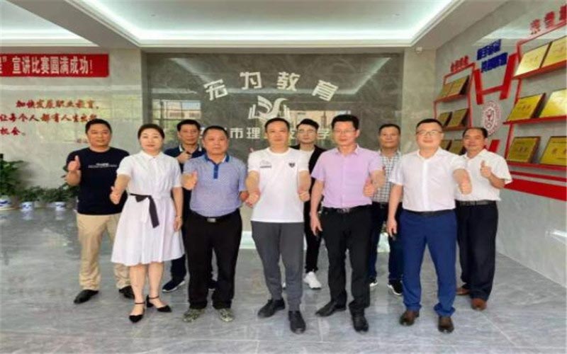 吉安市理工技工學(xué)校接待吉安市贛州商會一行人參觀