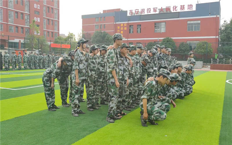 吉安市理工技工學(xué)校2021級(jí)新生國防素養(yǎng)教育訓(xùn)練活動(dòng)