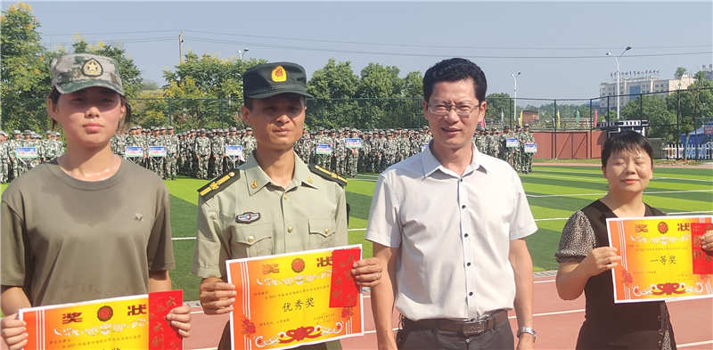 吉安市理工技工學(xué)校2021級(jí)新生國(guó)防素養(yǎng)訓(xùn)練活動(dòng)圓滿結(jié)束