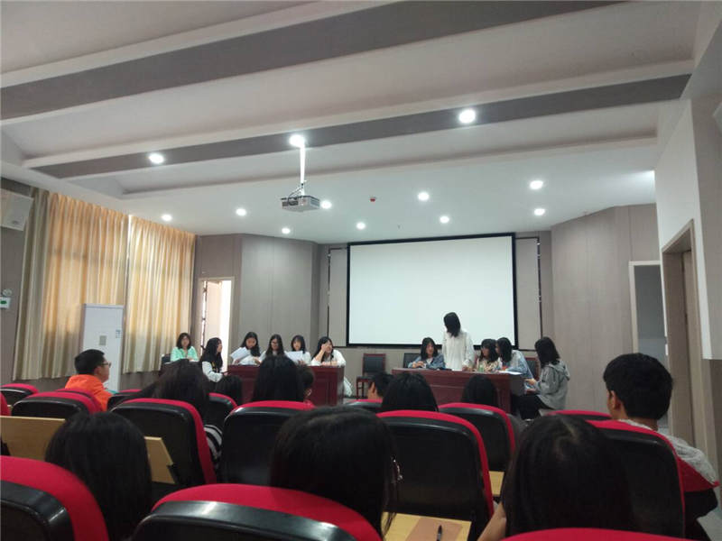 校園辯論賽現(xiàn)場(chǎng)（1）