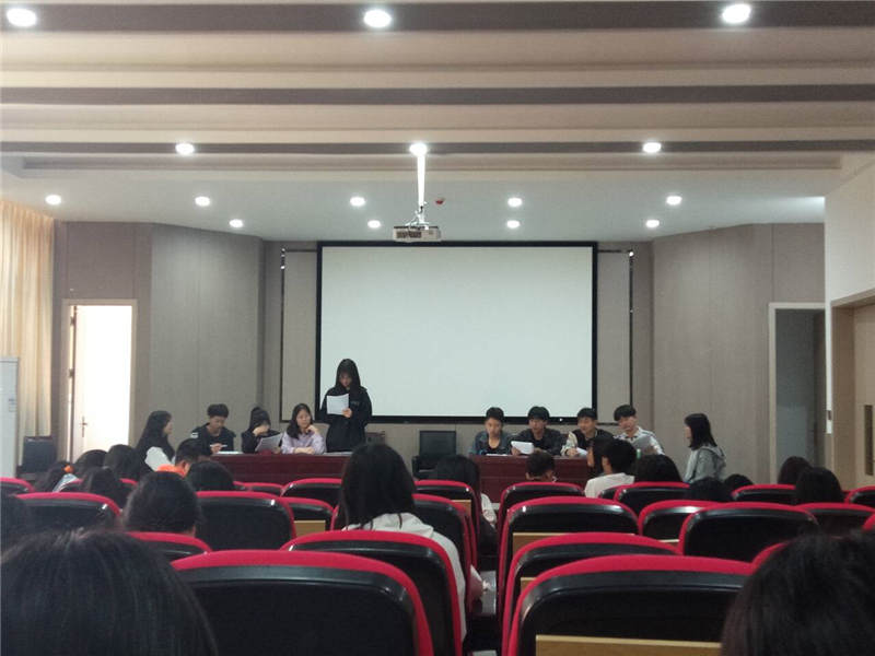 校園辯論賽現(xiàn)場(chǎng)（2）