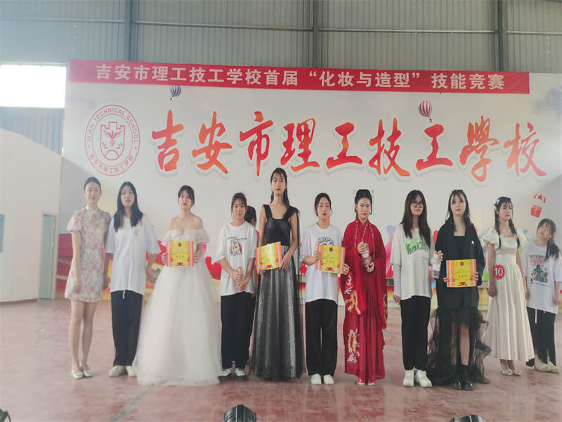 我校首屆“化妝與造型”技能競賽（8）